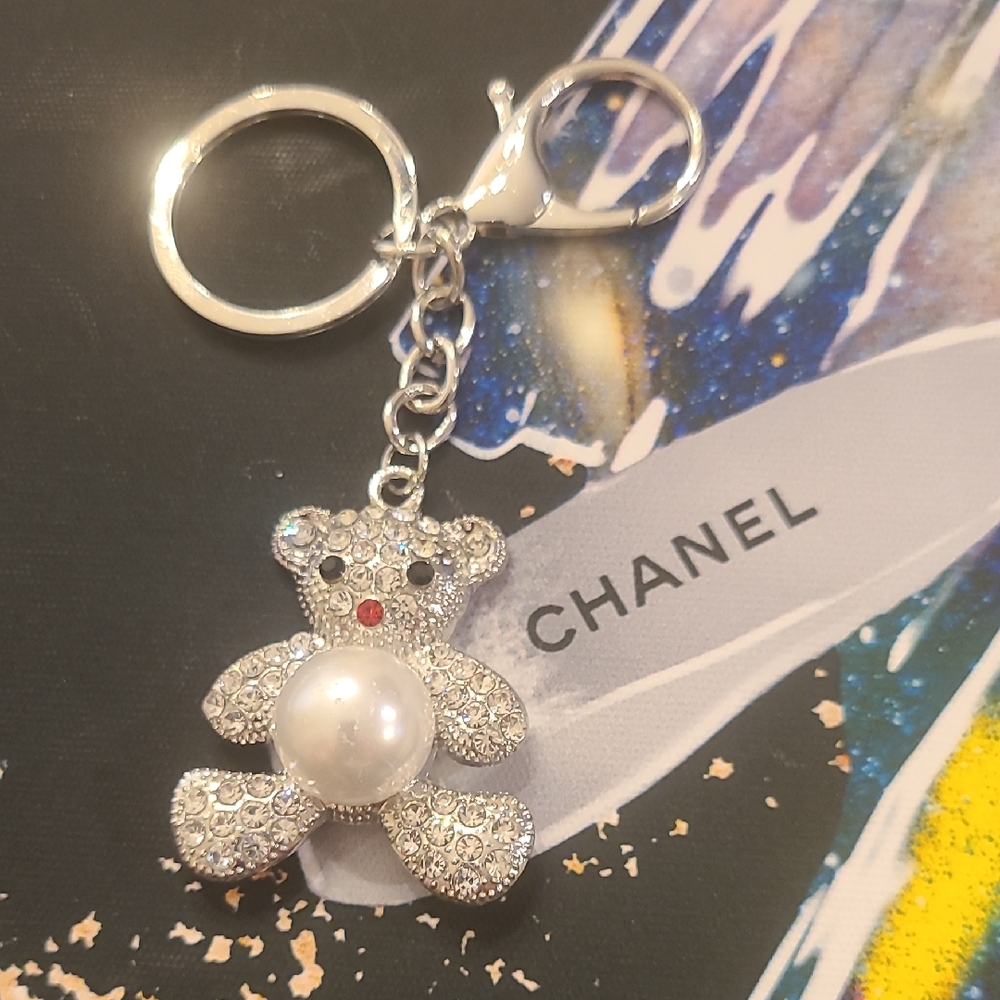 Crystal-Embellished Silver Bear Keychain/Keychain